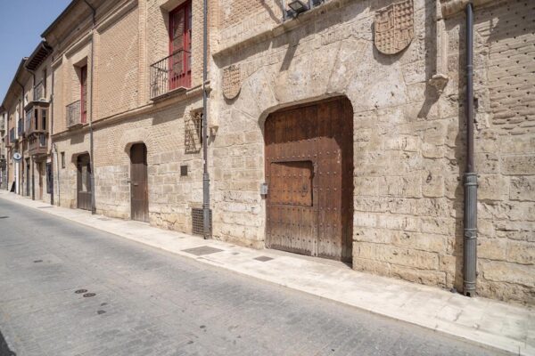 Entrada Palacio Rejadorada